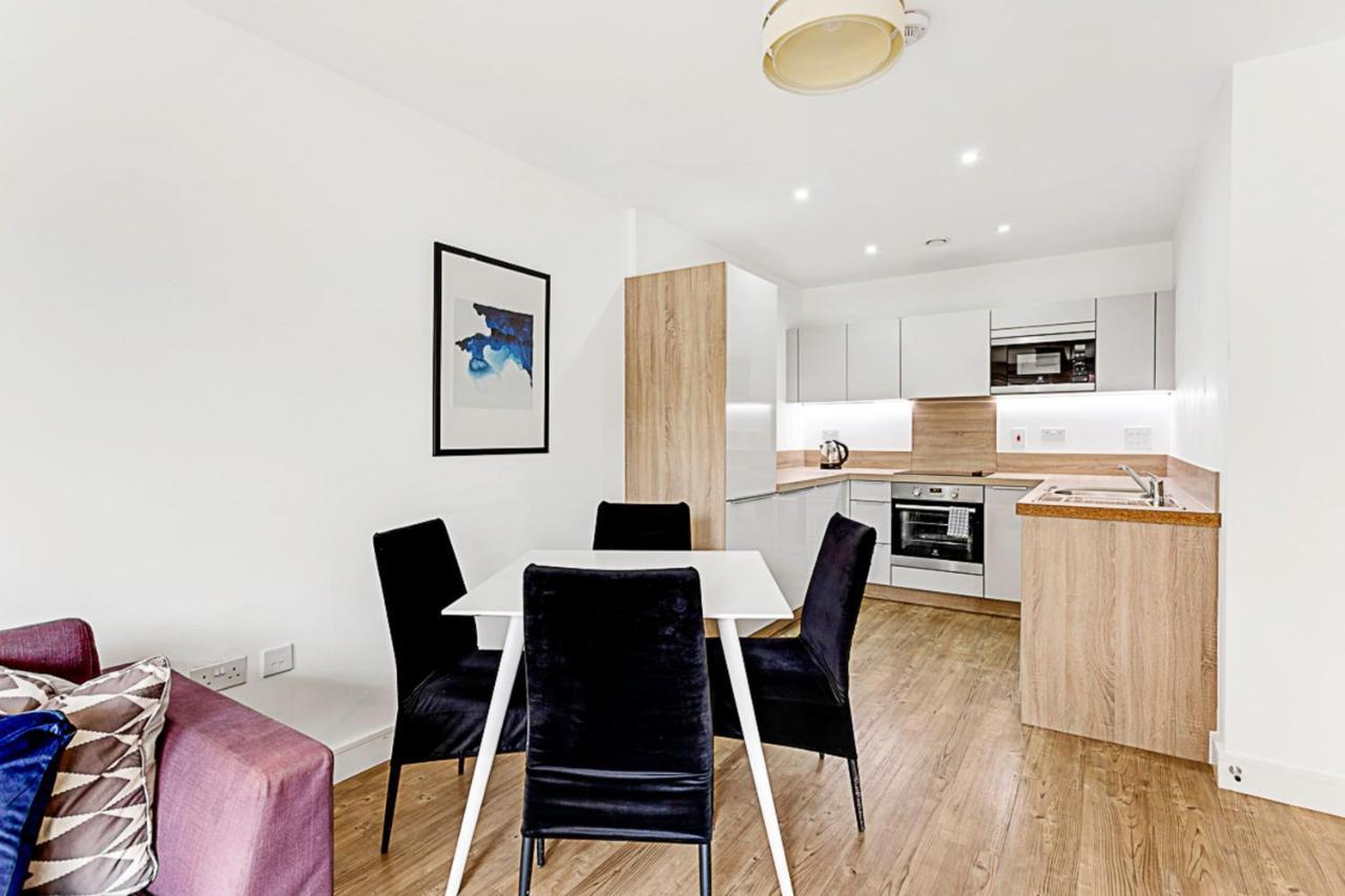 Beautiful In Surrey Quays Appartement